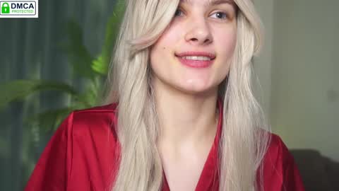 Snapshot of lizbethcoll chatting on 01-11-25, 04:46 Sunnheart online show from 01-11-25, 04:46