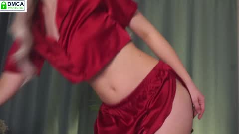 Snapshot of lizbethcoll chatting on 01-11-25, 10:51 Sunnheart online show from 01-11-25, 10:51