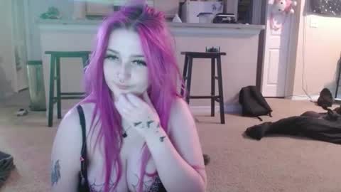 Lizz  online show from 12-14-25, 03:06