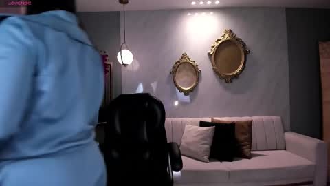 Snapshot of lizzhamilton_ chatting on 10-24-25, 08:38 Lizzi online show from 10-24-25, 08:38