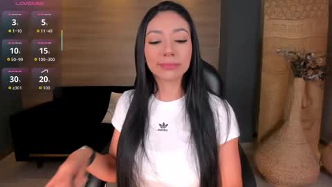 Snapshot of lizzhamilton_ chatting on 10-29-25, 08:54 Lizzi online show from 10-29-25, 08:54