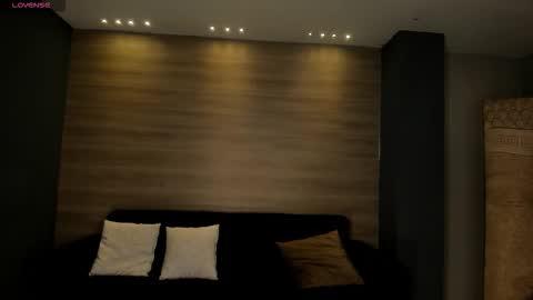 Snapshot of lizzhamilton_ chatting on 10-30-25, 08:20 Lizzi online show from 10-30-25, 08:20