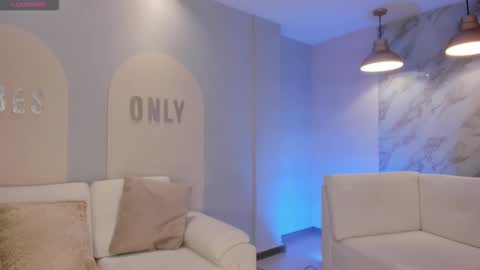 Snapshot of lizzhamilton_ chatting on 11-02-25, 04:09 Lizzi online show from 11-02-25, 04:09