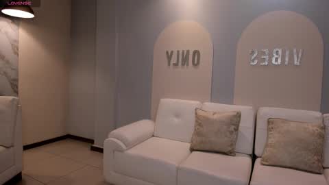 Snapshot of lizzhamilton_ chatting on 11-03-25, 09:05 Lizzi online show from 11-03-25, 09:05