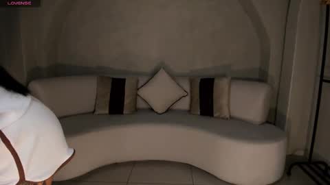 Snapshot of lizzhamilton_ chatting on 11-10-25, 09:03 Lizzi online show from 11-10-25, 09:03