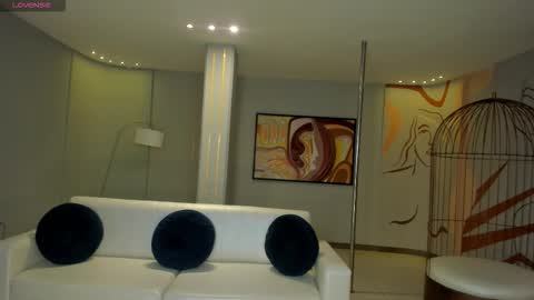 Snapshot of lizzhamilton_ chatting on 11-12-25, 08:19 Lizzi online show from 11-12-25, 08:19