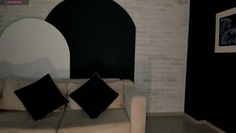 Snapshot of lizzhamilton_ chatting on 11-16-25, 01:28 Lizzi online show from 11-16-25, 01:28