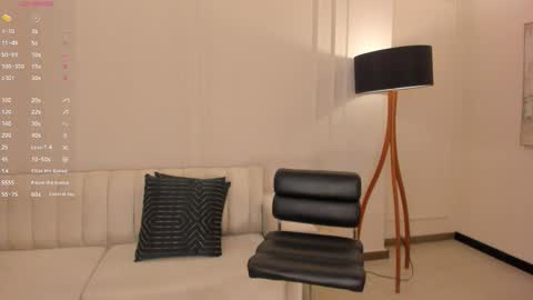 Snapshot of lizzhamilton_ chatting on 11-22-25, 09:36 Lizzi online show from 11-22-25, 09:36