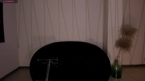 Snapshot of lizzhamilton_ chatting on 11-23-25, 04:51 Lizzi online show from 11-23-25, 04:51