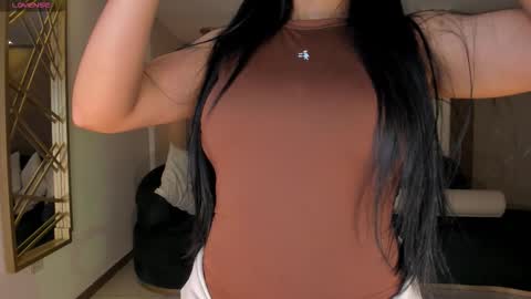 Snapshot of lizzhamilton_ chatting on 11-28-25, 09:17 Lizzi online show from 11-28-25, 09:17