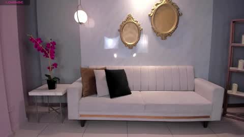 Snapshot of lizzhamilton_ chatting on 12-03-25, 09:35 Lizzi online show from 12-03-25, 09:35