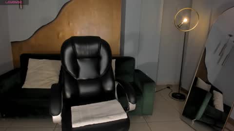 Snapshot of lizzhamilton_ chatting on 02-04-26, 09:09 Lizzi online show from 02-04-26, 09:09