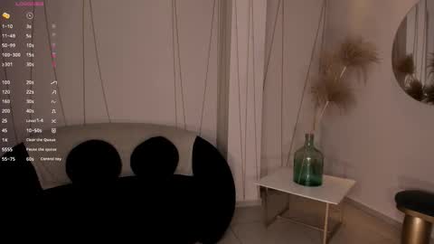 Snapshot of lizzhamilton_ chatting on 02-07-26, 01:26 Lizzi online show from 02-07-26, 01:26