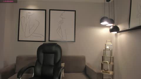 Snapshot of lizzhamilton_ chatting on 02-13-26, 08:49 Lizzi online show from 02-13-26, 08:49