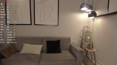 Snapshot of lizzhamilton_ chatting on 02-18-26, 09:00 Lizzi online show from 02-18-26, 09:00