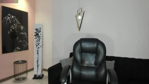 Snapshot of lizzhamilton_ chatting on 02-23-26, 08:39 Lizzi online show from 02-23-26, 08:39