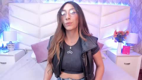 Snapshot of lizzi_hotman chatting on 02-14-26, 07:21 LIZZI online show from 02-14-26, 07:21