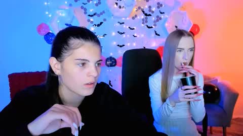 Snapshot of lizzie_boom chatting on 10-27-25, 08:13 lizzie_boom online show from 10-27-25, 08:13