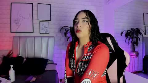 Snapshot of lizzie_evans chatting on 02-16-26, 12:01 Lizzie online show from 02-16-26, 12:01