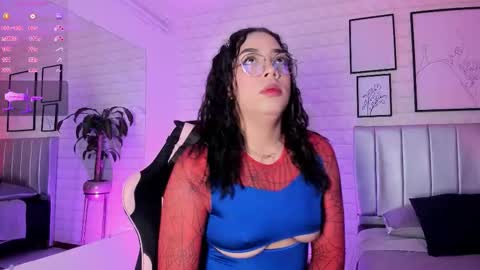 Snapshot of lizzie_evans chatting on 02-24-26, 12:03 Lizzie online show from 02-24-26, 12:03