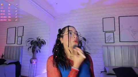 Snapshot of lizzie_evans chatting on 03-12-26, 12:11 Lizzie online show from 03-12-26, 12:11