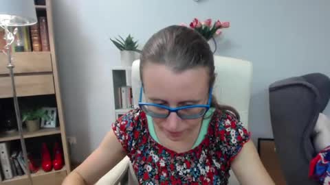 Snapshot of lizzy_sparkle chatting on 07-17-26, 04:30 Lizzy online show from 07-17-26, 04:30