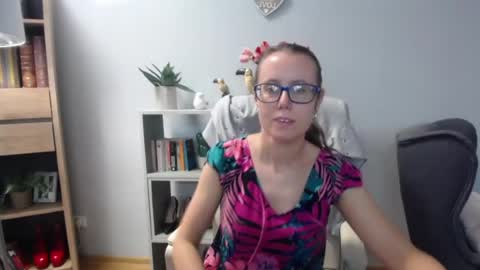 Snapshot of lizzy_sparkle chatting on 07-30-26, 04:33 Lizzy online show from 07-30-26, 04:33