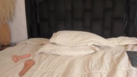 Snapshot of lizzybrooks_ chatting on 06-11-26, 05:49 LIZZY online show from 06-11-26, 05:49