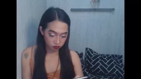 Snapshot of lloydsuck chatting on 10-22-25, 11:43 Lloyd online show from 10-22-25, 11:43