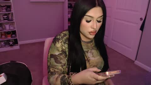 Snapshot of lo_cakez chatting on 10-22-25, 05:41 lo_cakez online show from 10-22-25, 05:41