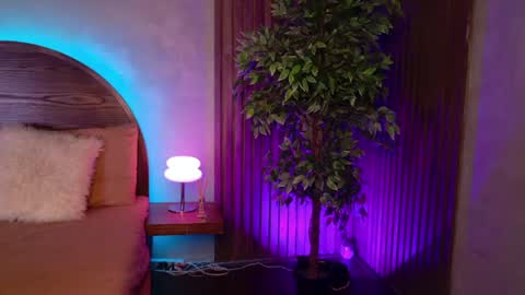 Snapshot of loana_vegas chatting on 06-29-26, 04:29 LOANA online show from 06-29-26, 04:29
