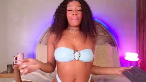 Snapshot of loana_vegas chatting on 07-14-26, 05:51 LOANA online show from 07-14-26, 05:51