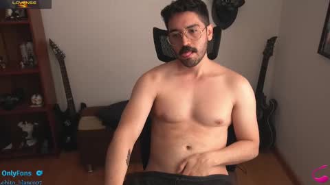 Snapshot of lobito_blanco97 chatting on 10-03-25, 04:15 Lobito blanco Thefckingwolf main account online show from 10-03-25, 04:15