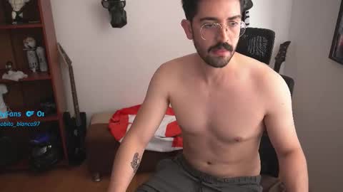 Snapshot of lobito_blanco97 chatting on 10-31-25, 05:03 Lobito blanco Thefckingwolf main account online show from 10-31-25, 05:03