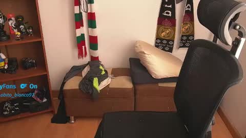 Snapshot of lobito_blanco97 chatting on 01-09-26, 05:37 Lobito blanco Thefckingwolf main account online show from 01-09-26, 05:37