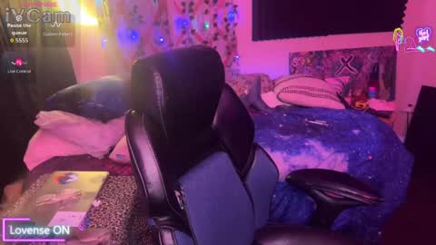 Snapshot of lobotomyprincess chatting on 04-23-26, 04:24 LobotomyPrincess online show from 04-23-26, 04:24