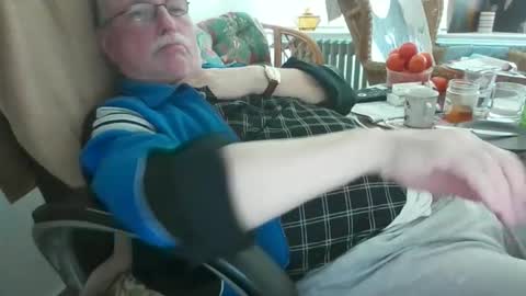 Snapshot of loewe39238 chatting on 01-18-25, 10:28 loewe39238 online show from 01-18-25, 10:28