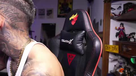 logan_hugh8 online show from 04-10-26, 06:51