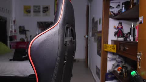 logan_hugh8 online show from 04-24-26, 03:36