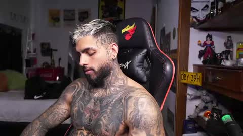 logan_hugh8 online show from 04-28-26, 05:07