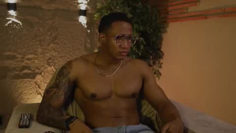 Snapshot of logan_varela chatting on 10-17-25, 10:12 logan_varela online show from 10-17-25, 10:12