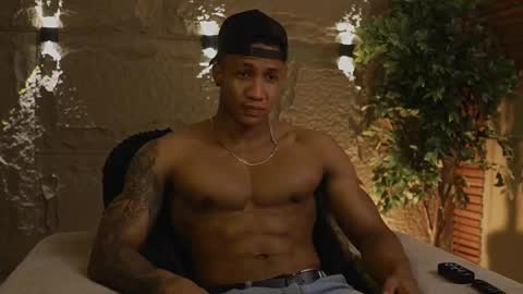 Snapshot of logan_varela chatting on 11-22-25, 08:35 logan_varela online show from 11-22-25, 08:35