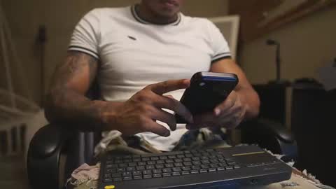 Snapshot of logan_varela chatting on 07-08-26, 12:42 logan_varela online show from 07-08-26, 12:42