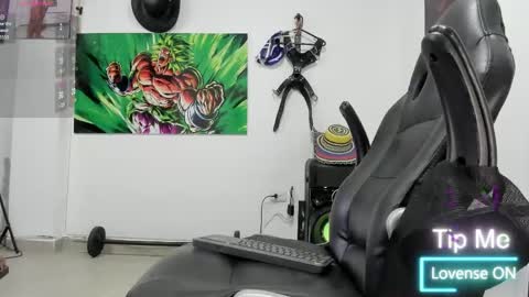 LOGAN WHITTERS online show from 04-27-26, 08:40