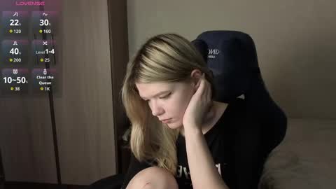 Snapshot of logandrive chatting on 12-01-25, 01:05 Logan and Katana online show from 12-01-25, 01:05