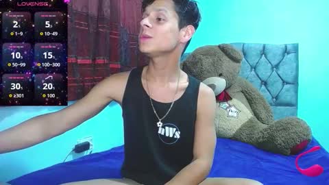 Snapshot of loganevans8 chatting on 11-15-25, 11:32 Logan online show from 11-15-25, 11:32