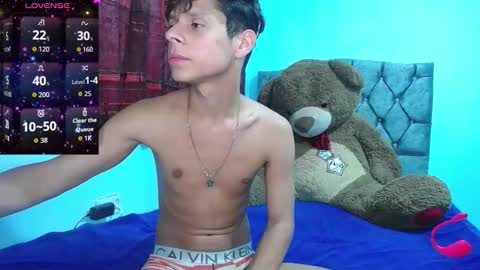 Snapshot of loganevans8 chatting on 11-23-25, 11:32 Logan online show from 11-23-25, 11:32