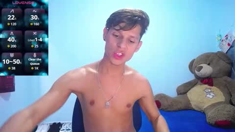 Snapshot of loganevans8 chatting on 01-12-26, 06:02 Logan online show from 01-12-26, 06:02