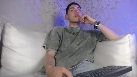 Snapshot of loganfoster_ chatting on 11-26-25, 08:21 Loganfoster online show from 11-26-25, 08:21