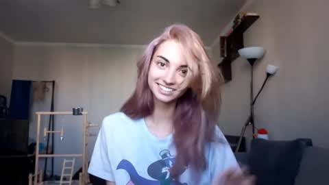 Snapshot of loisepadovano chatting on 09-23-25, 07:55 Amelia online show from 09-23-25, 07:55